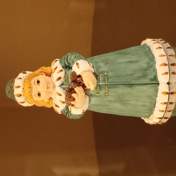 VTG- Winter Days  The Heirloom Tradition Figurine - Picture 7 of 11